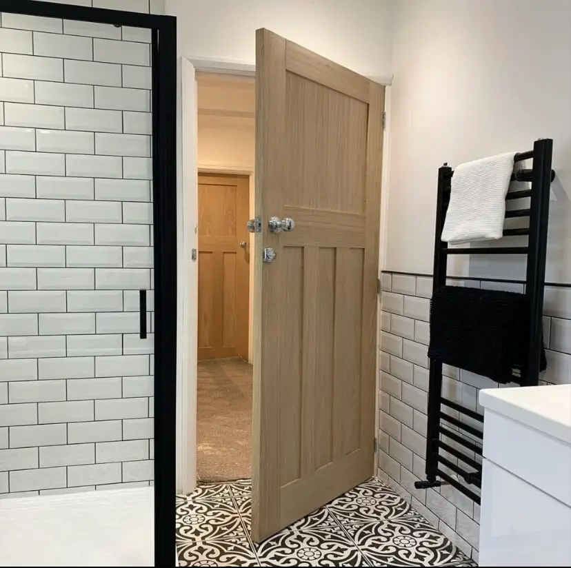 Oak internal door in Newcastle Solid oak 1930s-style internal door opening into a tiled bathroom in Newcastle